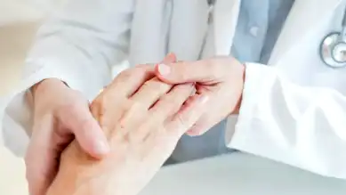 Titreme ve Yavaşlama: Parkinson Belirtisi Olabilir mi?