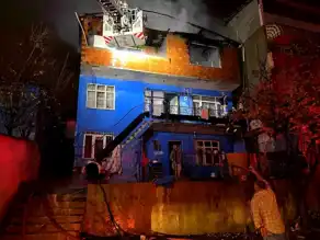 Kocaeli İzmit'te Bina Yangını Sönümlendirildi