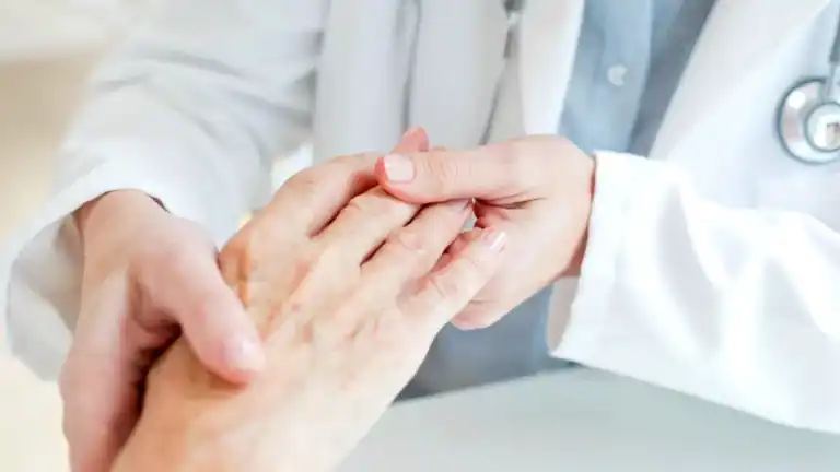 Titreme ve Yavaşlama: Parkinson Belirtisi Olabilir mi?