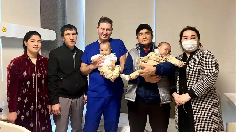 Özbekistanlı İki Bebek Türkiye'de Sağlığına Kavuştu Özbekistanlı İki Bebek Türkiye'de Sağlığına Kavuştu